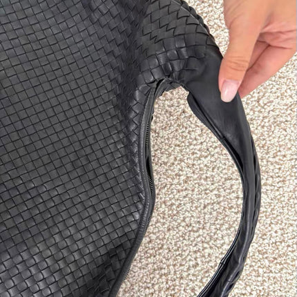 Bottega Veneta Veneta Hobo Maxi Black Leather 52-54cm