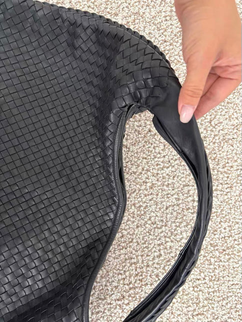 Bottega Veneta Veneta Hobo Maxi Black Leather 52-54cm