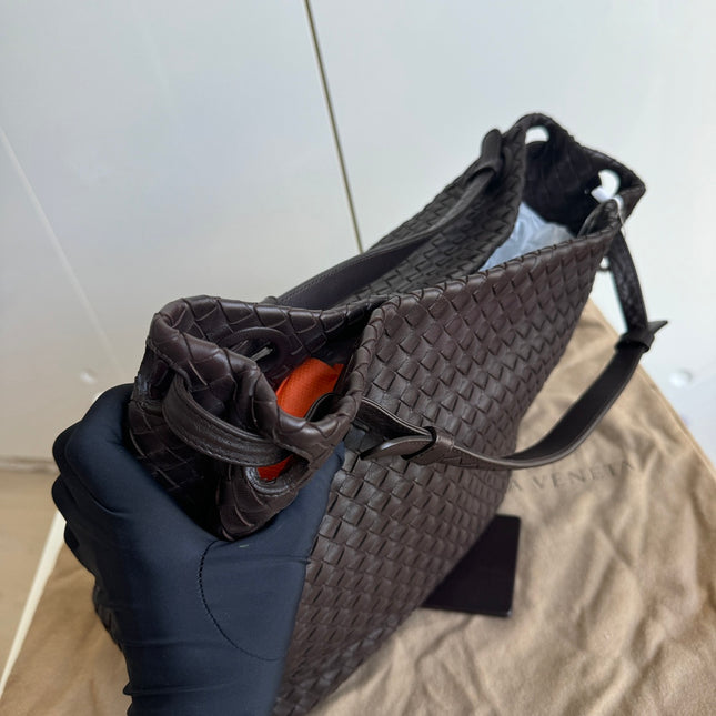 Sold Bottega Veneta Garda Shoulder Bag Intrecciato Nappa Leather Dark Chocolate Brown Large 33cm
