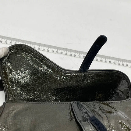 Sac bandoulière Dior Saddle petit modèle vintage en cuir verni imprimé oblique vert foncé