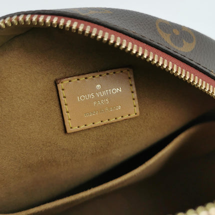 Louis Vuitton Boîte Chapeau Souple Leather MM Crossbody Bag