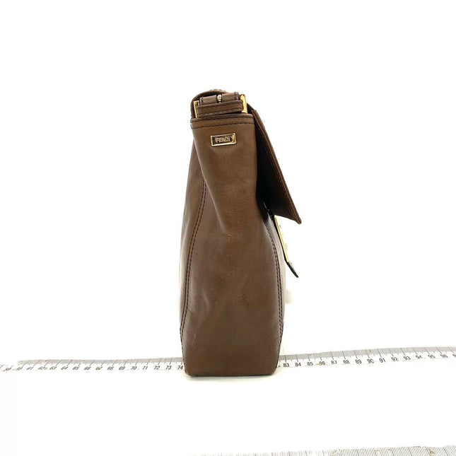 Sac à bandoulière FENDI Baguette en cuir verni froissé noir, grand modèle