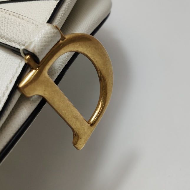Dior Saddle Medium 2021 White Grained Leather Handbag