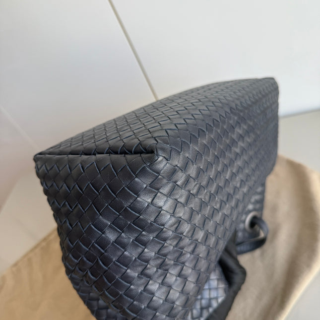 Bottega Veneta Garda Shoulder Bag Intrecciato Nappa Leather Black Large 33cm