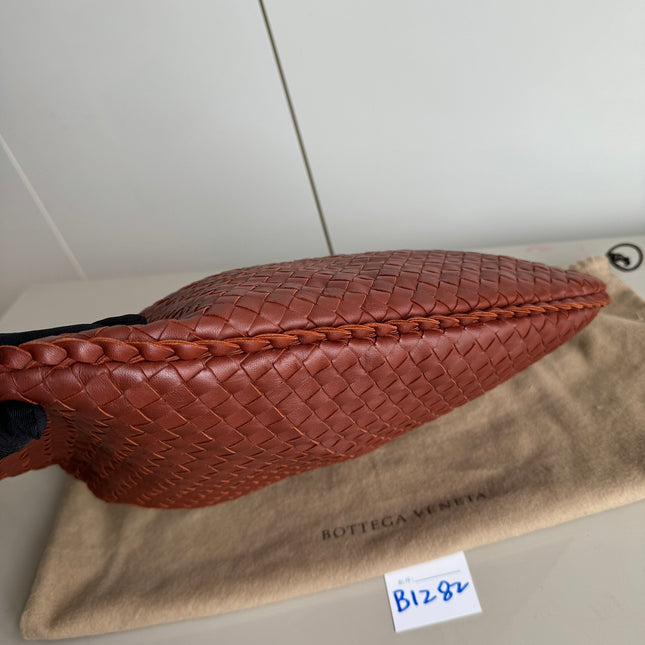 Bottega Veneta Veneta Hobo Leather Medium Burgundy Brick Red 40cm