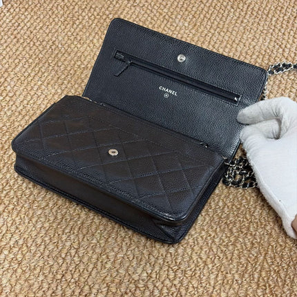 Chanel Wallet on Chain Classique rabat en cuir grainé noir, finition argentée
