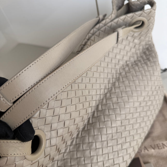 Bottega Veneta Garda Shoulder Bag Intrecciato Nappa Leather Light Grey Large 33cm