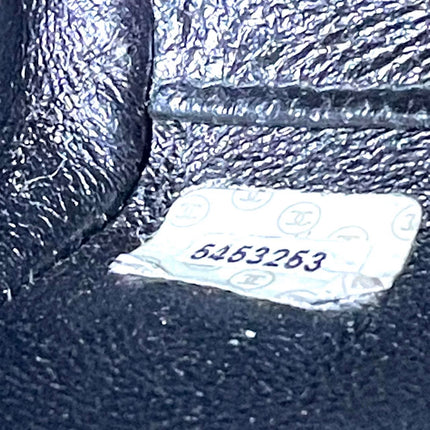 Sac Chanel Vintage Kelly à Rabat en Cuir Noir avec Bandoulière Réglable et Bijouterie en Or 24 carats