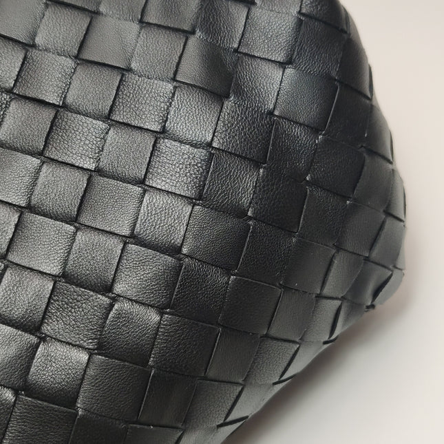 Bottega Veneta Pouch Large Intrecciato Black Calfskin Leather Clutch