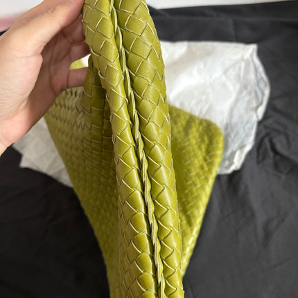 Bottega Veneta Veneta Hobo Maxi Avocado Green Intrecciato Leather Bag 50cm