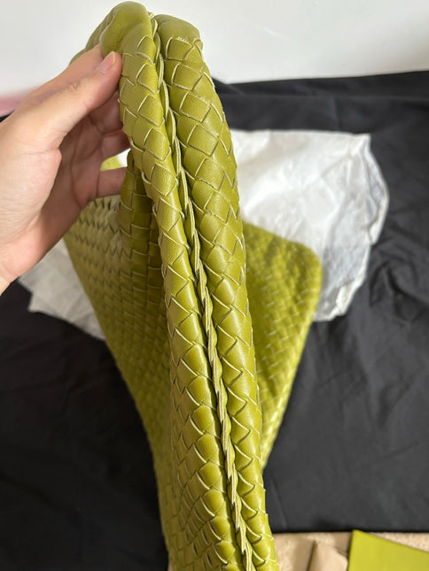 Bottega Veneta Veneta Hobo Maxi Avocado Green Intrecciato Leather Bag 50cm