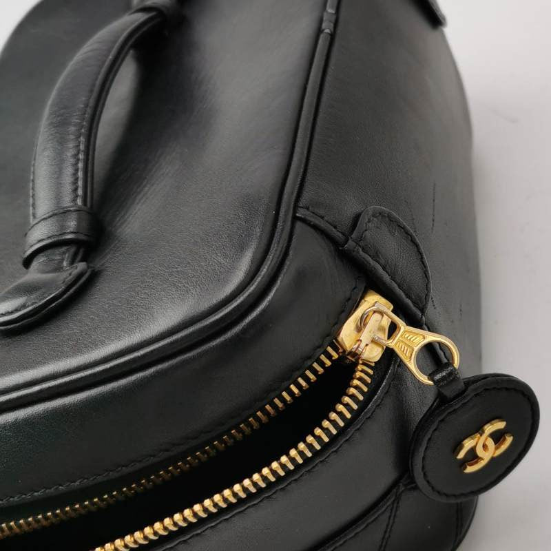 Chanel Vanity Case 1991-1994 Calfksin Leather Black Zip Opening Makeup Bag