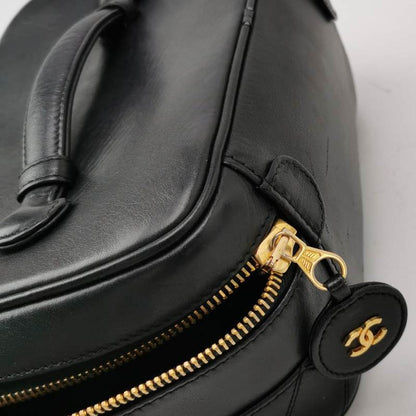 Chanel Vanity Case 1991-1994 Calfksin Leather Black Zip Opening Makeup Bag