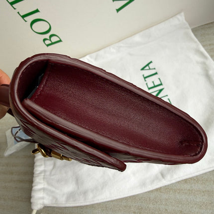 Bottega Veneta Andiamo Clutch Small Burgundy Handbag