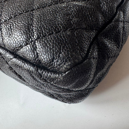 Sac bandoulière Chanel Easy Flap Jumbo en cuir caviar noir avec finition argentée