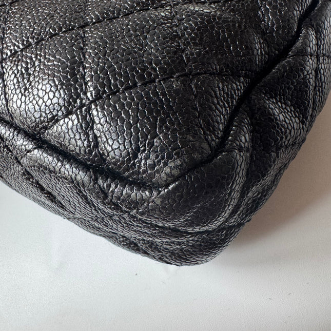 Sac bandoulière Chanel Easy Flap Jumbo en cuir caviar noir avec finition argentée