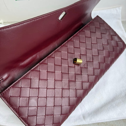 Bottega Veneta Andiamo Clutch Small Burgundy Handbag