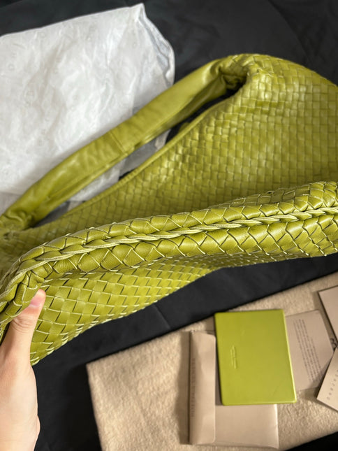 Bottega Veneta Veneta Hobo Maxi Avocado Green Intrecciato Leather Bag 50cm