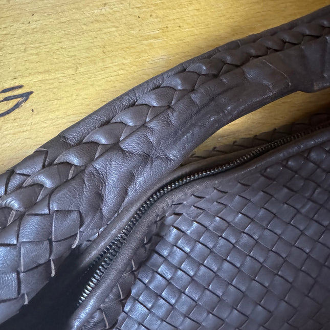 Bottega Veneta Veneta Hobo Intrecciato Chocolate Brown Medium Lambskin Leather 47cm
