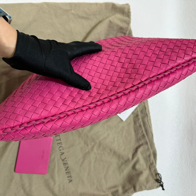 Sold Bottega Veneta Veneta Hobo Medium Fuchsia Pink Intrecciato Leather Bag 47cm