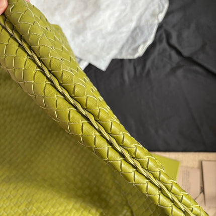 Bottega Veneta Veneta Hobo Maxi Avocado Green Intrecciato Leather Bag 50cm
