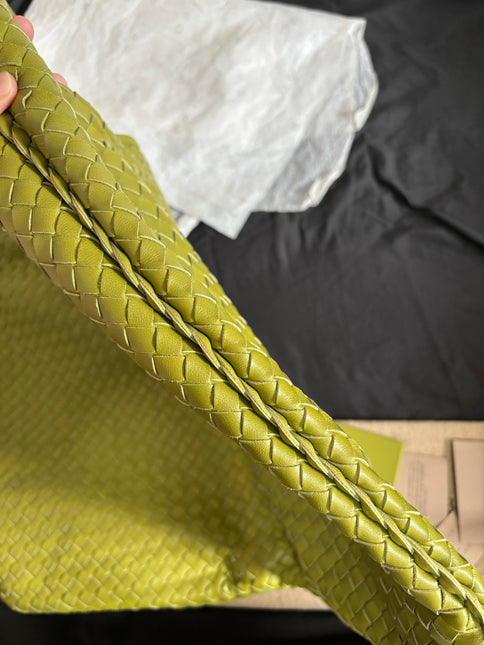 Bottega Veneta Veneta Hobo Maxi Avocado Green Intrecciato Leather Bag 50cm