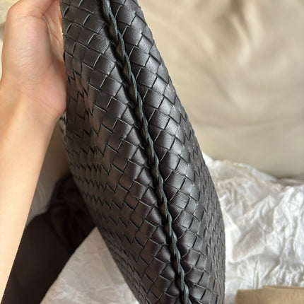 Bottega Veneta Intrecciato Hobo Bag Medium Black Lambskin leather 45cm