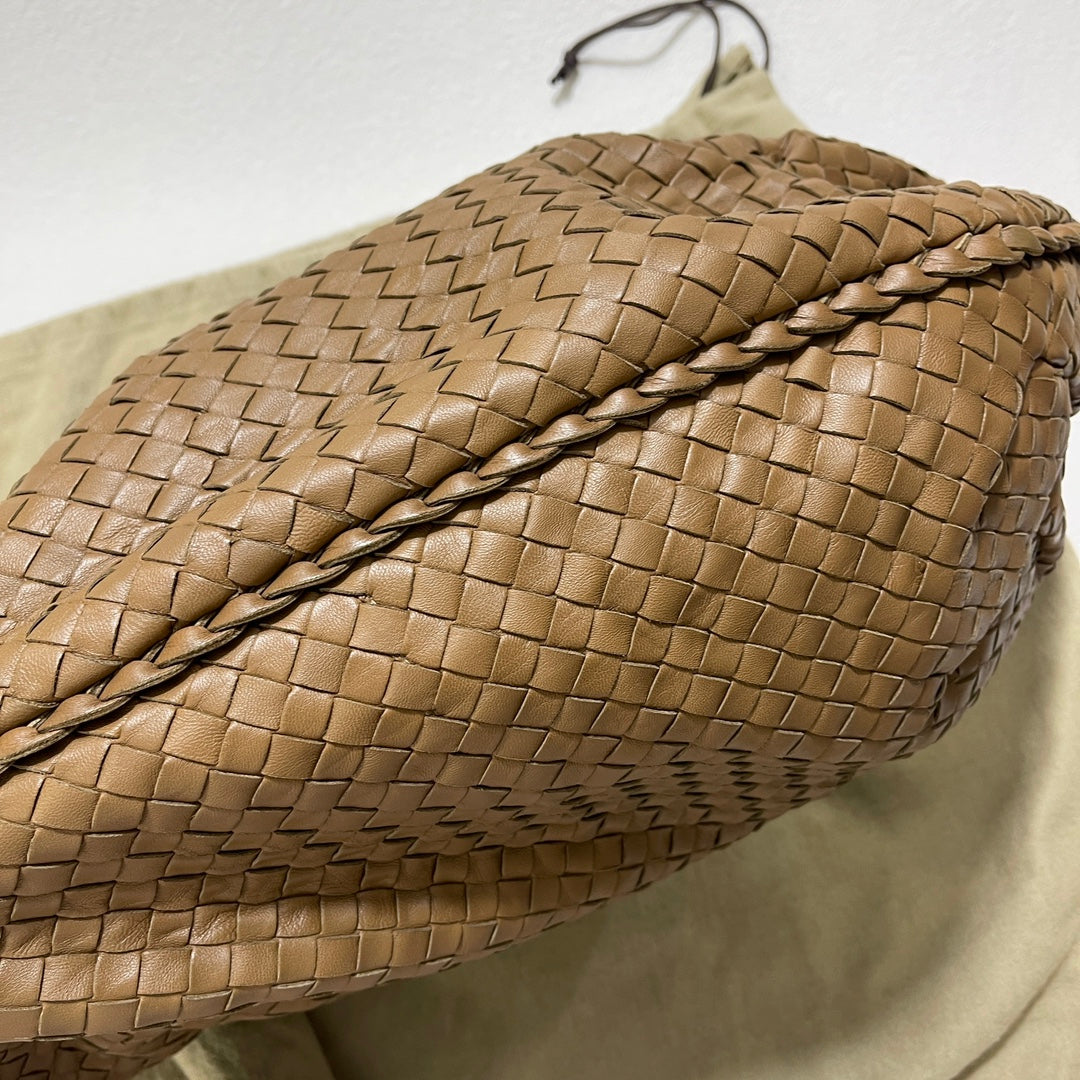 Sold Bottega Veneta Belly Hobo Intrecciato Lambskin Leather Camel Beige Large 50cm