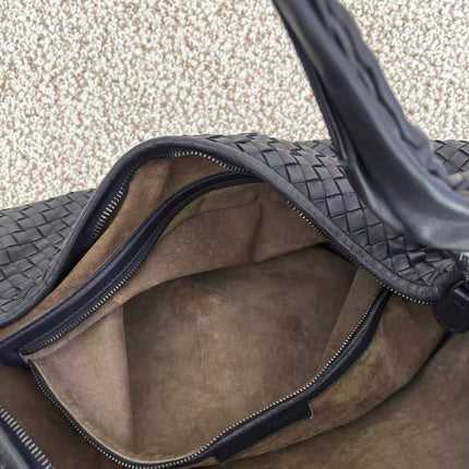 Bottega Veneta Veneta Hobo Maxi Black Leather 52-54cm