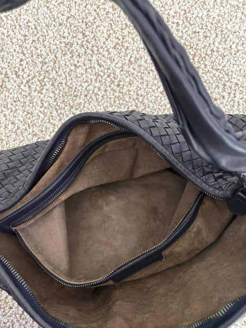 Bottega Veneta Veneta Hobo Maxi Black Leather 52-54cm
