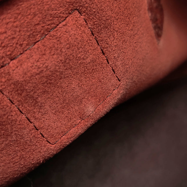 Loewe Amazona 28 in Burgundy Calfskin Leather and Gold-tone Hardware