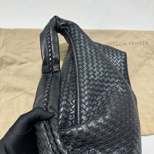 Sold Bottega Veneta Veneta Hobo Large Black 50-53cm Lambskin Leather