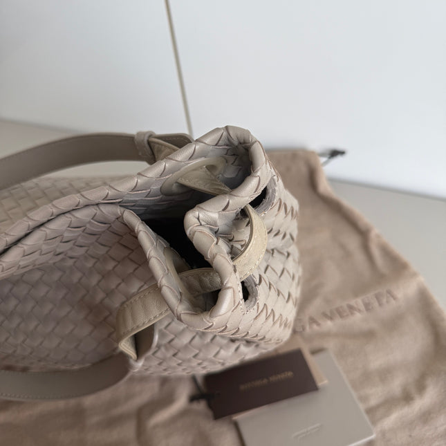 Bottega Veneta Garda Shoulder Bag Intrecciato Nappa Leather Light Grey Large 33cm