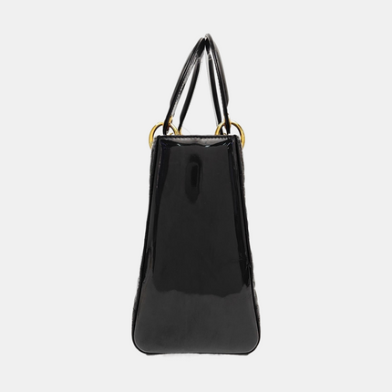 Sac à main Lady Dior moyen en cuir verni noir avec quincaillerie dorée vendu