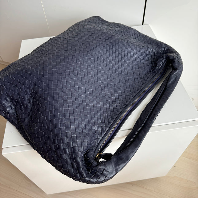Sold Bottega Veneta Veneta Hobo Maxi Navy Intrecciato Leather Bag 51-53cm