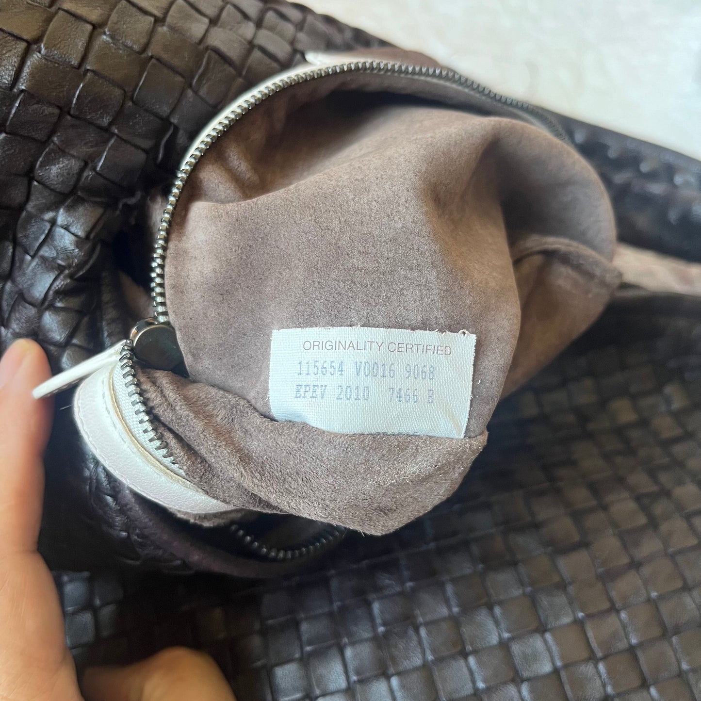 Bottega Veneta Intrecciato Hobo Bag Medium Dark Chocolate Brown Lambskin leather 45cm