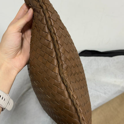 Bottega Veneta Intrecciato Hobo Bag Medium Milk Chocolate Brown Lambskin leather 40cm