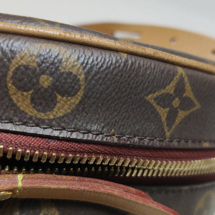 Louis Vuitton Boîte Chapeau Souple Leather MM Crossbody Bag