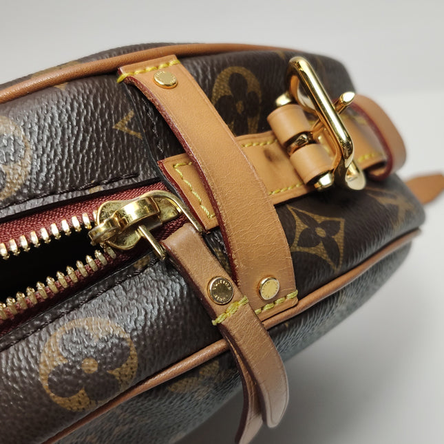 Louis Vuitton Boîte Chapeau Souple Leather MM Crossbody Bag