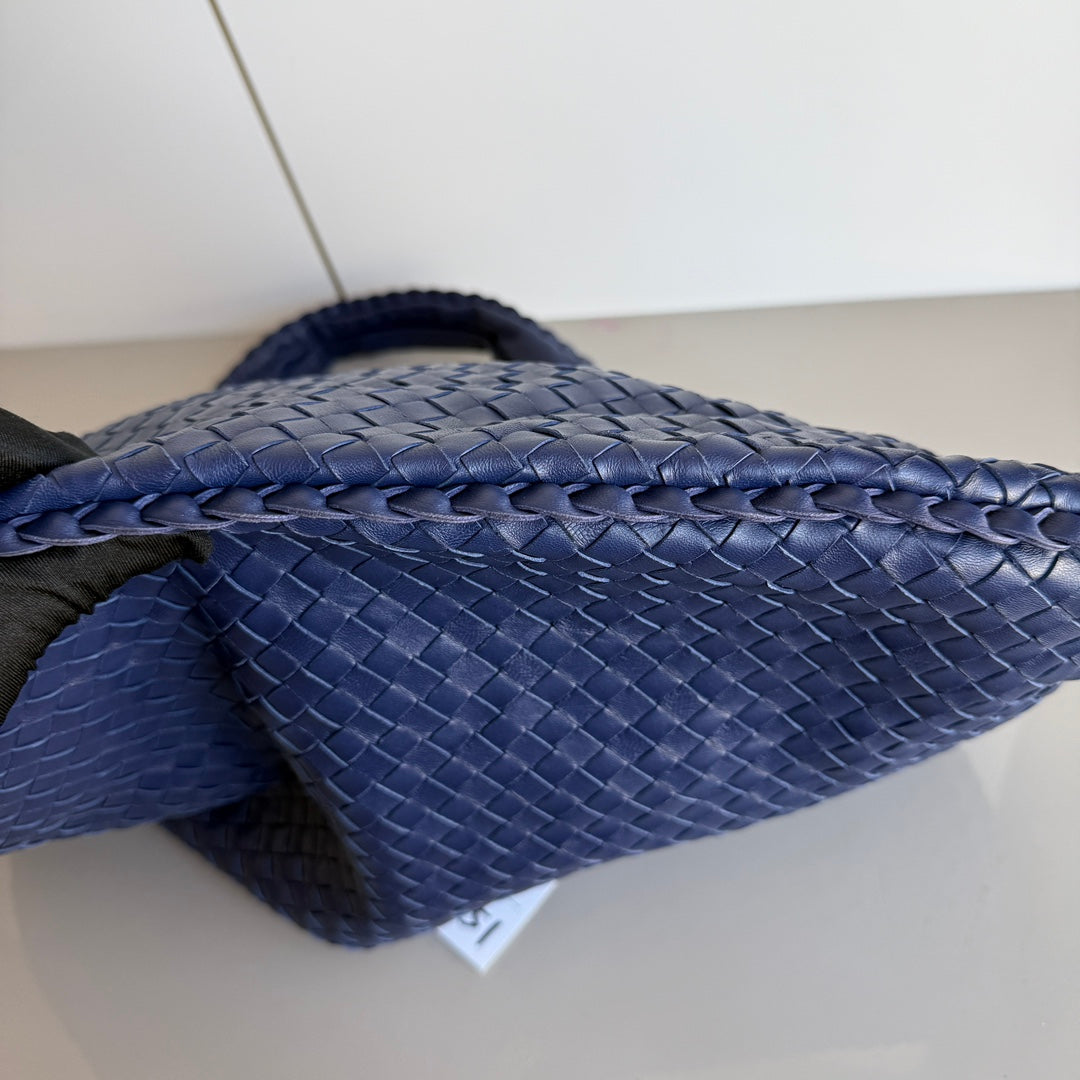 Bottega Veneta Veneta Hobo Maxi Navy Intrecciato Leather 51cm