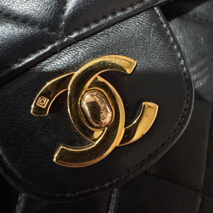 Sac à main Chanel Jumbo Double Sided Classic Flap en cuir d'agneau noir avec garnitures en or 24 carats