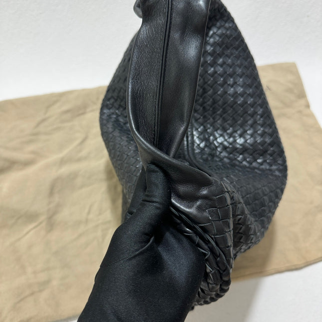 Sold Bottega Veneta Veneta Hobo Large Black 50-53cm Lambskin Leather