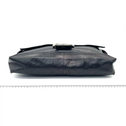 Sac à bandoulière FENDI Baguette en cuir verni froissé noir, grand modèle