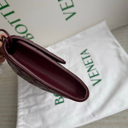 Bottega Veneta Andiamo Clutch Small Burgundy Handbag