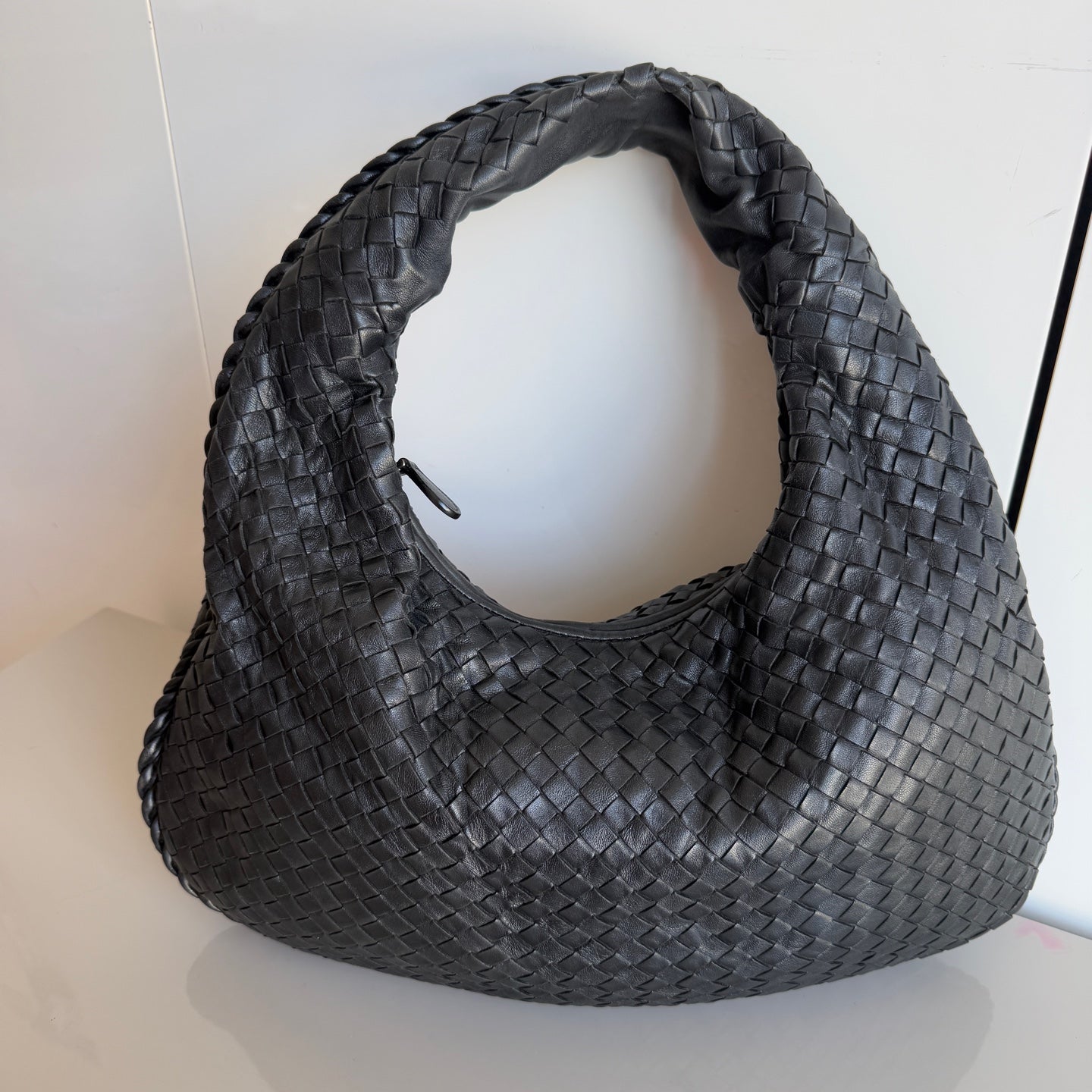 Bottega Veneta Veneta Intrecciato Hobo Bag Medium Black Lambskin leather 40cm