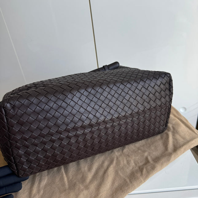 Sold Bottega Veneta Garda Shoulder Bag Intrecciato Nappa Leather Dark Chocolate Brown Large 33cm