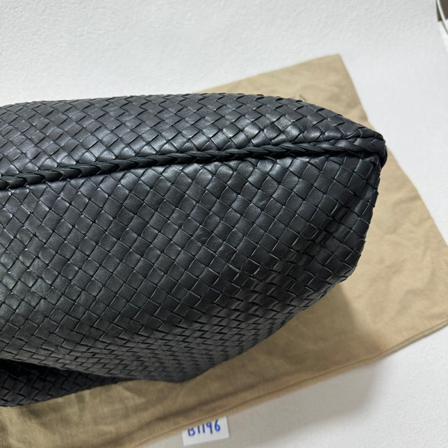 Sold Bottega Veneta Veneta Hobo Large Black 50-53cm Lambskin Leather