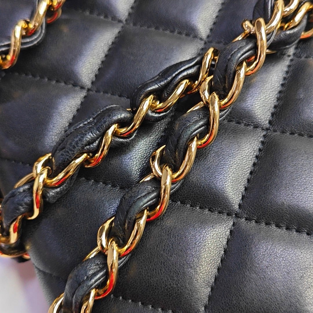 CHANEL ブラックレザー Chanel Jumbo Double Flap Black Quilted Cavier Leather