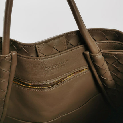 Bottega Veneta Andiamo Large Chocolate Brown Handbag