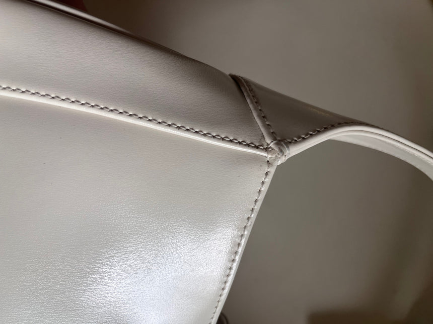 Sold Gucci Jackie 1961 White Leather Bag with Adjustable Strap Size Small